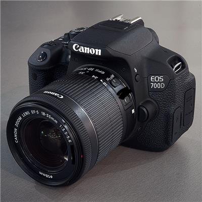 Canon Eos 700D 18-55mm III DC Lens KİT DSLR Fotoğraf Makinası
